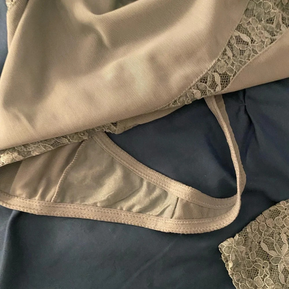 Urban Outfitters Lace Bodysuit - Picture 3 of 4